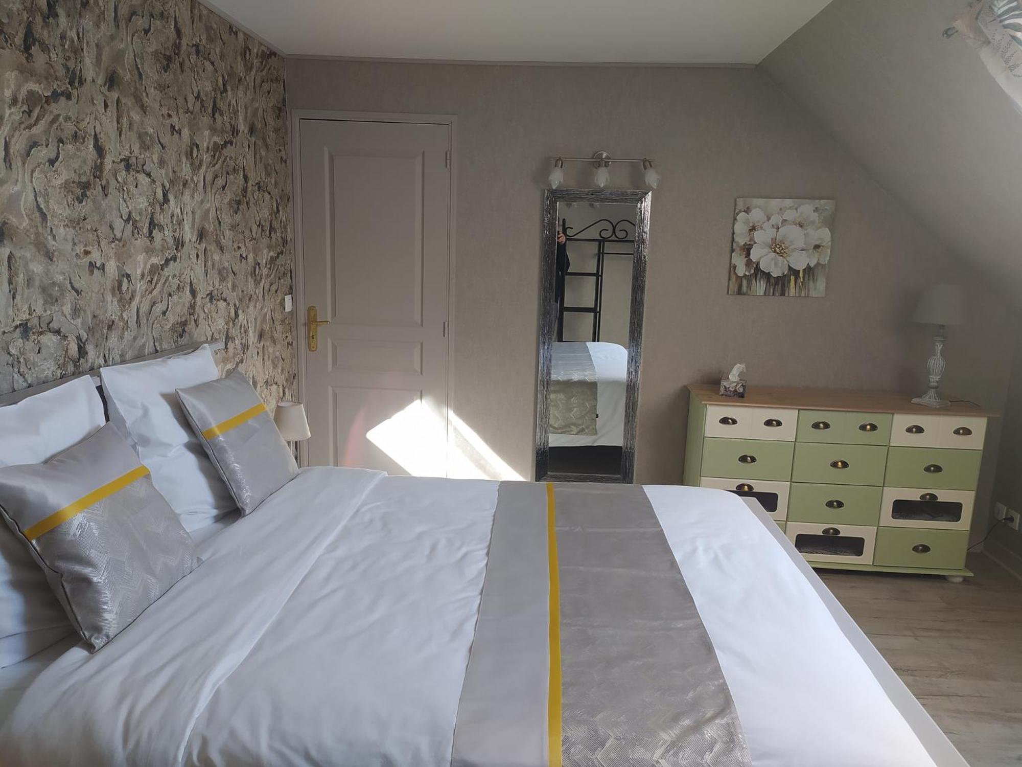 Des Roux Et Des Pious Suite De 35 A 60 M2 Et 3 Chambres Pour Groupe De 2 A 6 Personnes Civray-de-Touraine Kültér fotó