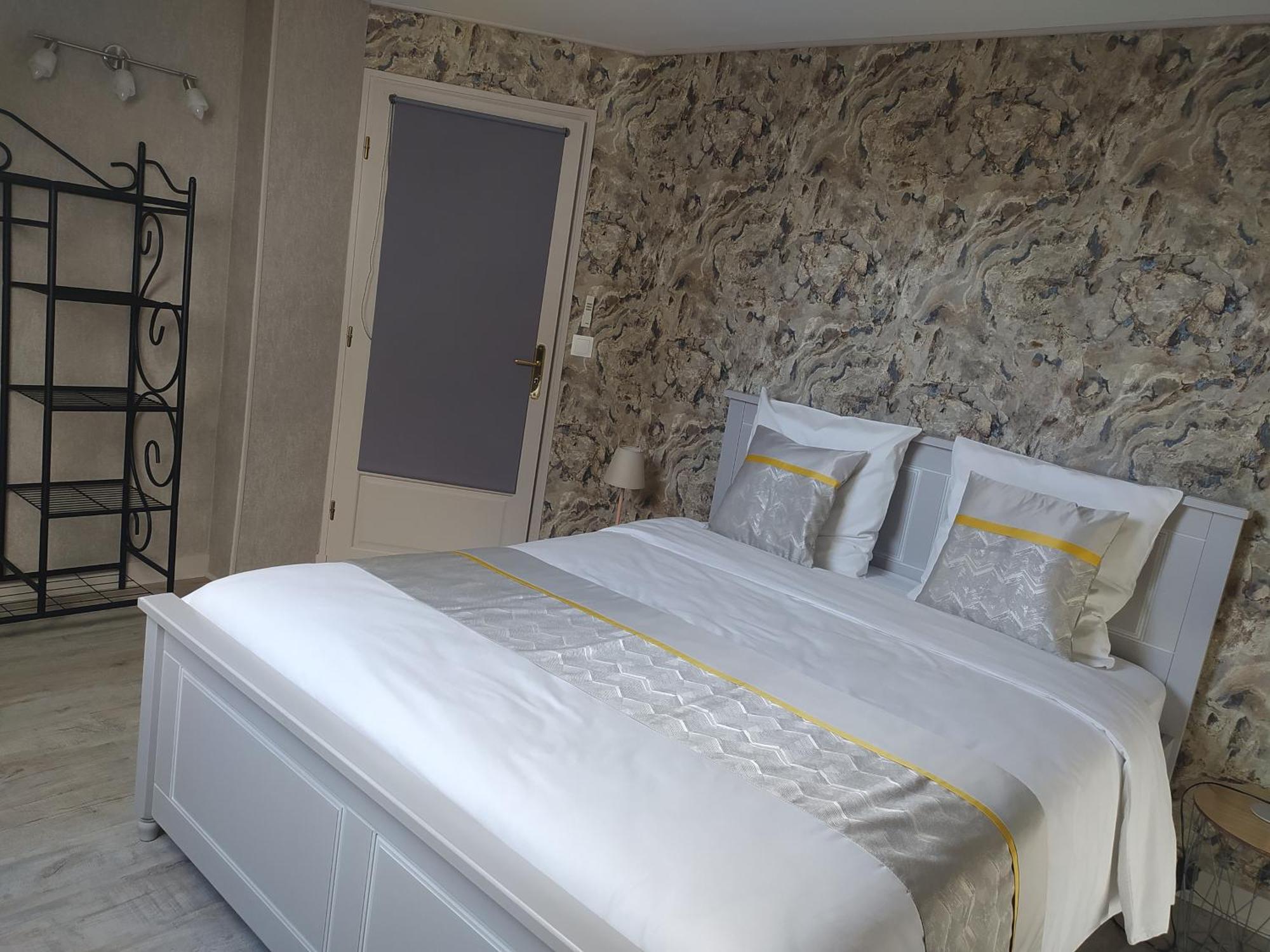 Des Roux Et Des Pious Suite De 35 A 60 M2 Et 3 Chambres Pour Groupe De 2 A 6 Personnes Civray-de-Touraine Kültér fotó