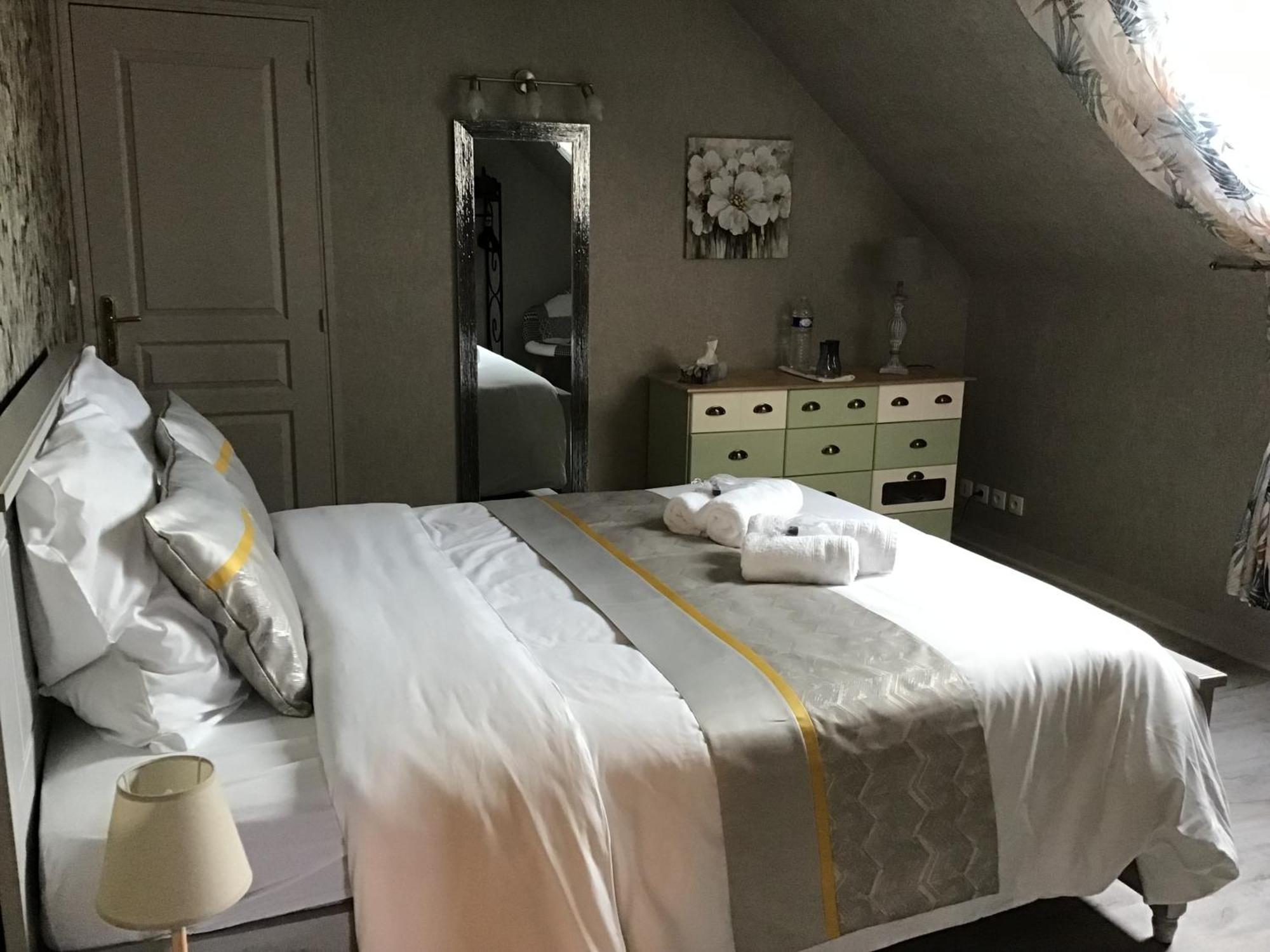 Des Roux Et Des Pious Suite De 35 A 60 M2 Et 3 Chambres Pour Groupe De 2 A 6 Personnes Civray-de-Touraine Kültér fotó