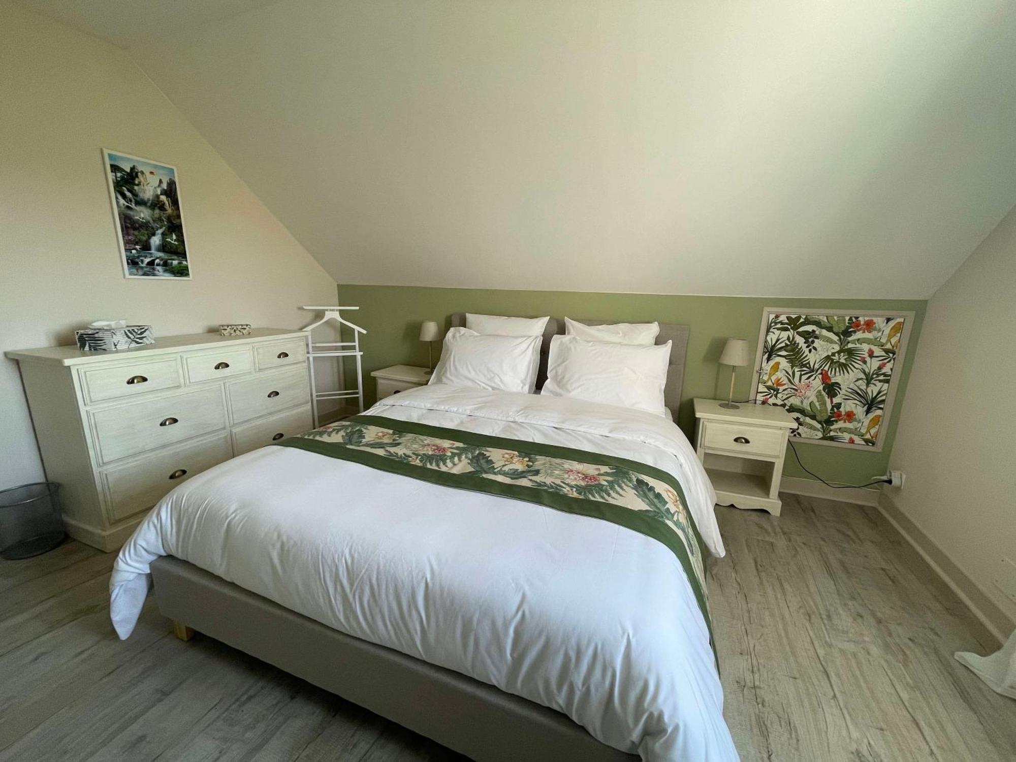 Des Roux Et Des Pious Suite De 35 A 60 M2 Et 3 Chambres Pour Groupe De 2 A 6 Personnes Civray-de-Touraine Kültér fotó