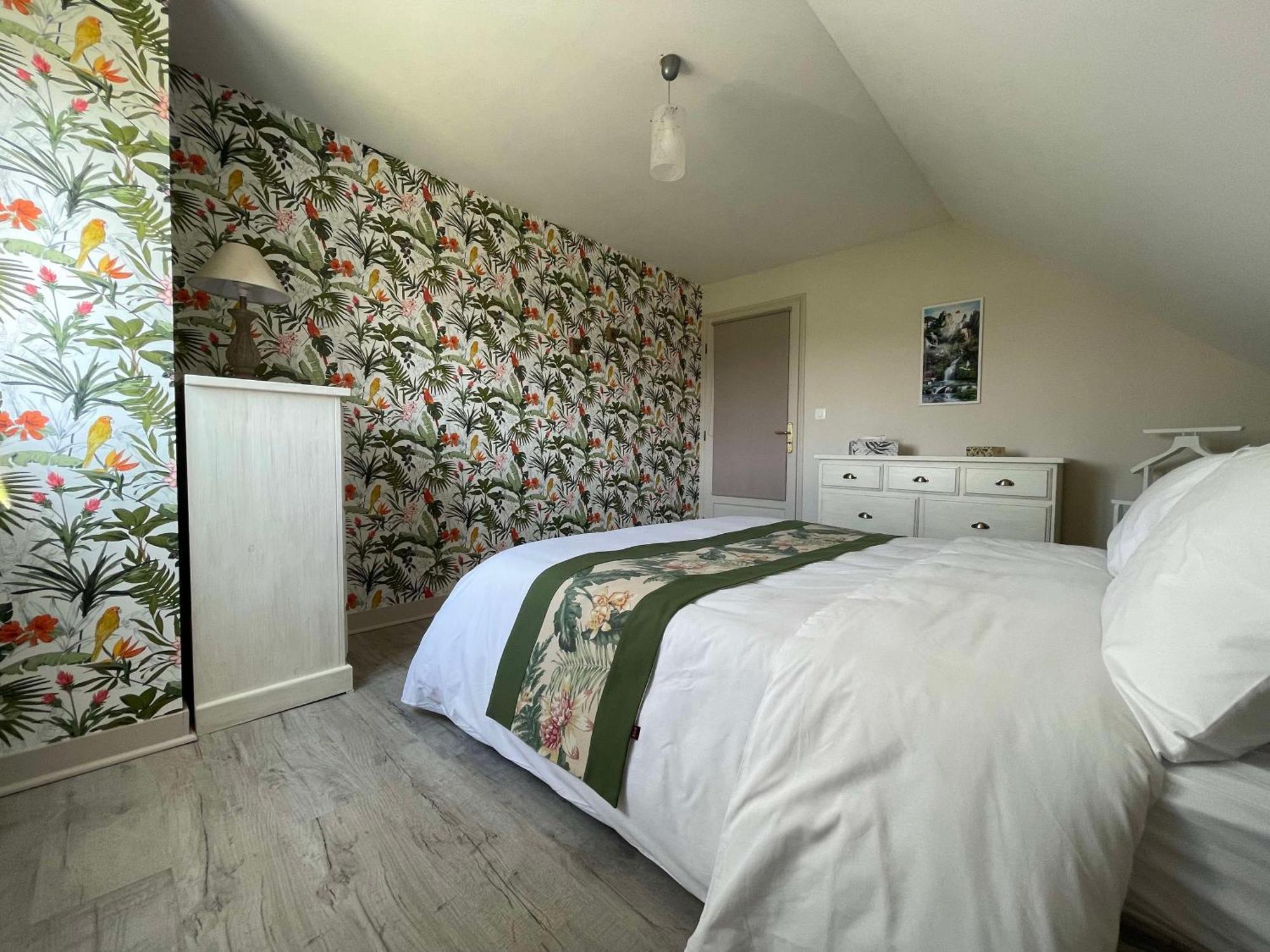 Des Roux Et Des Pious Suite De 35 A 60 M2 Et 3 Chambres Pour Groupe De 2 A 6 Personnes Civray-de-Touraine Kültér fotó