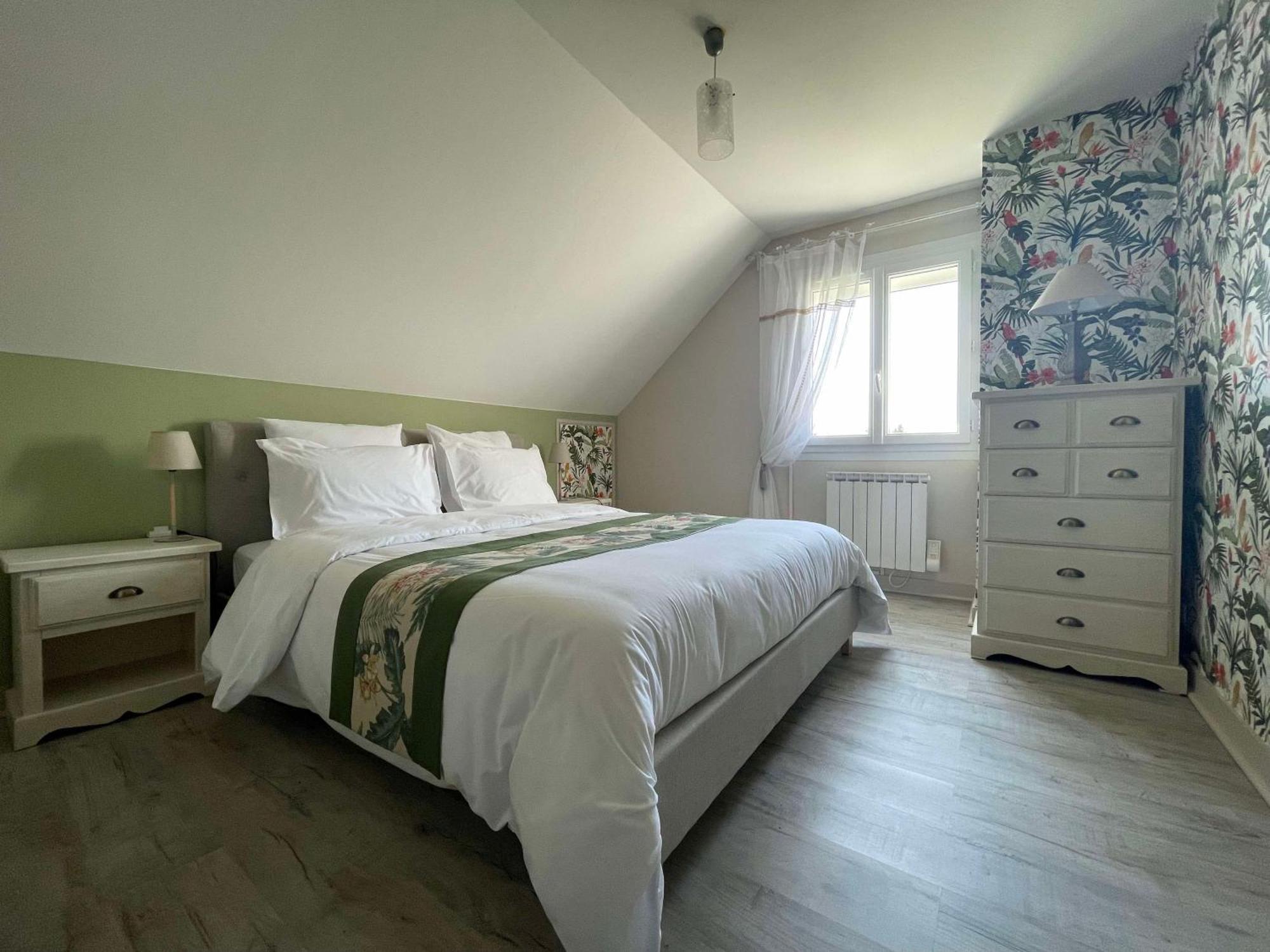 Des Roux Et Des Pious Suite De 35 A 60 M2 Et 3 Chambres Pour Groupe De 2 A 6 Personnes Civray-de-Touraine Kültér fotó